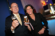 ex-Daimler Chrysler CEO Jürgen E. Schremp mit seiner Frau Lydia (©Foto: Johannes Simon/Getty Images für BITBURGER)